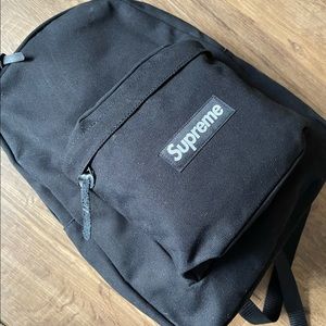 SUPREME-AUTHENTIC NWT Medium Black Canvas Backpack